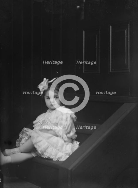 Welch, A., Mrs., baby of, portrait photograph, 1907 Feb. 12. Creator: Arnold Genthe.