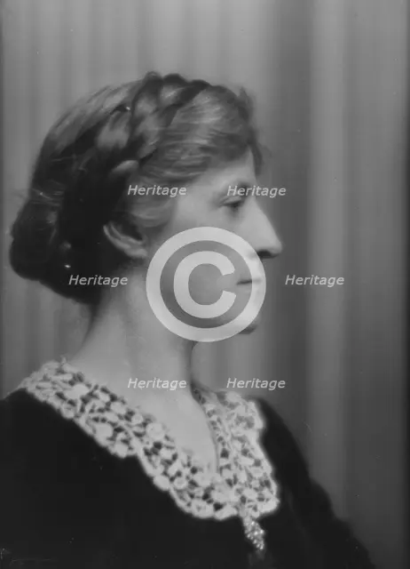 Wellford, Miss, portrait photograph, 1915 Mar. 4. Creator: Arnold Genthe.