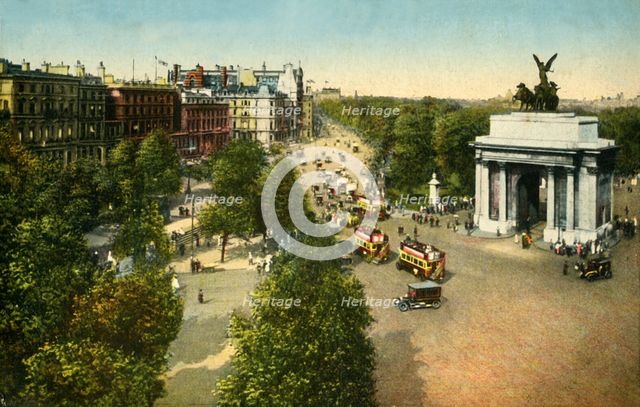 Wellington Arch and Quadriga, London, c1915.  Creator: Unknown.