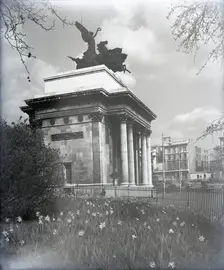Wellington Arch, Hyde Park Corner. London, c1955. Creator: Arthur Charles Kirby Ware