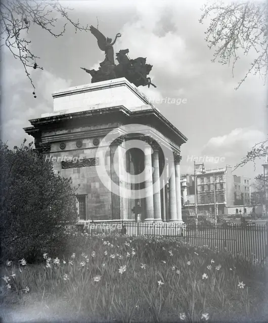 Wellington Arch, Hyde Park Corner. London, c1955. Creator: Arthur Charles Kirby Ware.