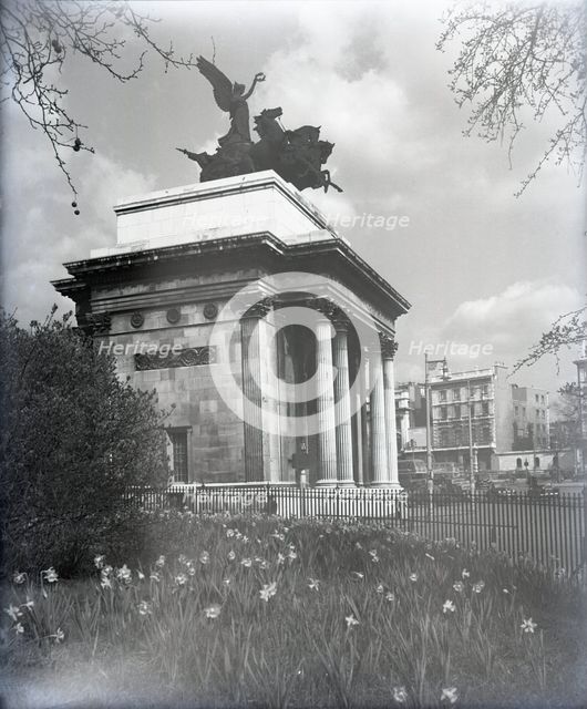 Wellington Arch, Hyde Park Corner. London, c1955. Creator: Arthur Charles Kirby Ware.