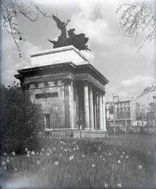 Wellington Arch, Hyde Park Corner. London, c1955. Creator: Arthur Charles Kirby Ware