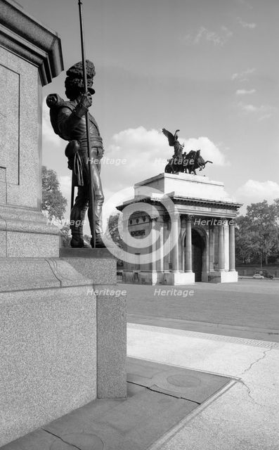 Wellington Arch, Westminster, London, c1945-c1980. Artist: Eric de Maré.