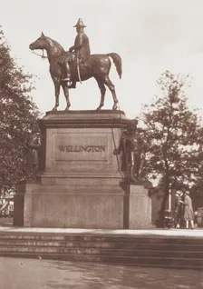 Wellington's Statue. From the album: Photograph album - London, 1920s. Creator: Harry Moult