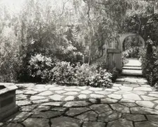 Wellington Stanley Morse house, 450 South San Rafael Avenue, Pasadena, California, 1917. Creator: Frances Benjamin Johnston
