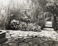 Wellington Stanley Morse house, 450 South San Rafael Avenue, Pasadena, California, 1917. Creator: Frances Benjamin Johnston