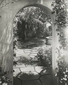 Wellington Stanley Morse house, 450 South San Rafael Avenue, Pasadena, California, 1917. Creator: Frances Benjamin Johnston
