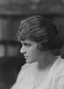 Werner, F., Miss, portrait photograph, 1916 May 8. Creator: Arnold Genthe