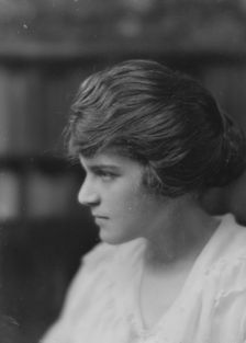 Werner, F., Miss, portrait photograph, 1916 May 8. Creator: Arnold Genthe