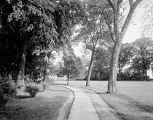 West approach, Mt. Vernon, Va., between 1900 and 1915. Creator: William H. Jackson