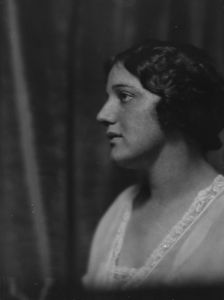 West, L., Miss, portrait photograph, 1913. Creator: Arnold Genthe