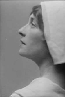 Weston, Lucy, Miss, portrait photograph, 1915 Oct. 2. Creator: Arnold Genthe