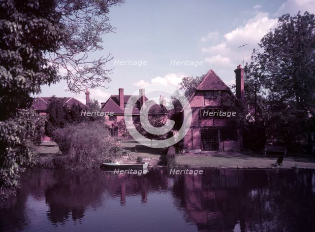 Wharf Barn on the River Thames at Sutton Courtenay, Berkshire, c1955.  Creator: Arthur Charles Kirby Ware.