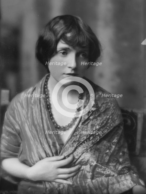 White, Gilbert, Mrs., portrait photograph, 1914 June 18. Creator: Arnold Genthe.
