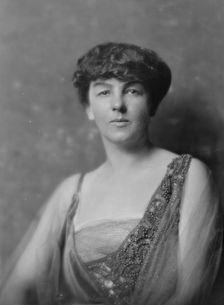 White, G.W., Mrs., portrait photograph, 1916 or 1917. Creator: Arnold Genthe