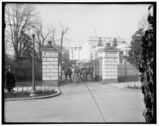 White House gate, between 1910 and 1920. Creator: Harris & Ewing