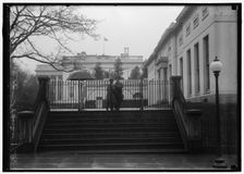 White House gate, between 1914 and 1918. Creator: Harris & Ewing