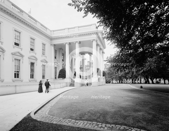 White House entrance, Washington, D.C., between 1910 and 1920. Creator: Unknown.