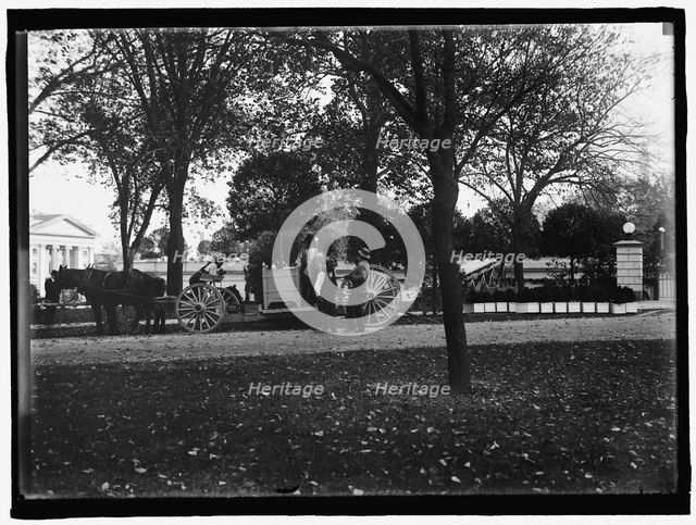 White House, Washington, D.C., between 1910 and 1917. Creator: Harris & Ewing.