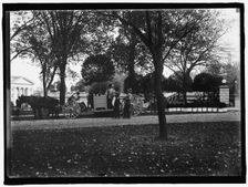 White House, Washington, D.C., between 1910 and 1917. Creator: Harris & Ewing