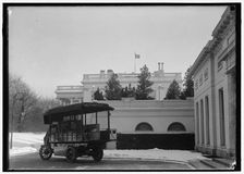 White House - truck outside, between 1914 and 1918. Creator: Harris & Ewing
