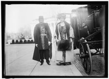 White House visitors, Washington, D.C., between 1910 and 1917. Creator: Harris & Ewing