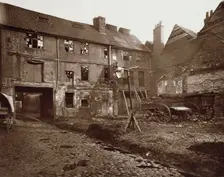 White Hart Inn Yard, Southwark, c1881. Creator: Henry Dixon & Son