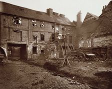 White Hart Inn Yard, Southwark, c1881. Creator: Henry Dixon & Son