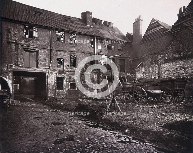 White Hart Inn yard, Southwark, London, 1881. Artist: Henry Dixon