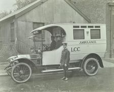 White London County Council ambulance (number 11), 1920