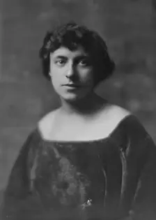 White, Miss, portrait photograph, 1916 Jan. Creator: Arnold Genthe