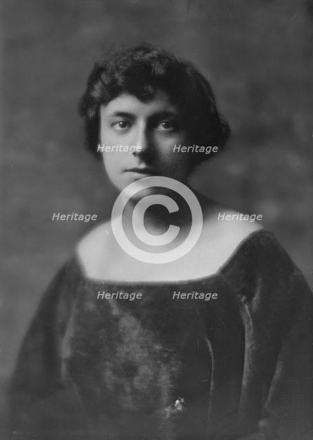 White, Miss, portrait photograph, 1916 Jan. Creator: Arnold Genthe.