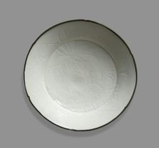 White ware dish with lotus decoration, 12th century