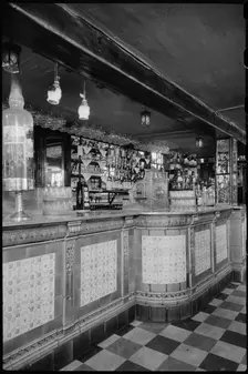 Whitelock's Public House, 8 Turk's Head Yard, Leeds, West Yorkshire, c1955-c1980. Creator: Ursula Clark