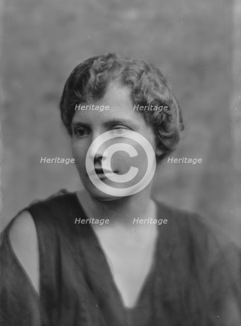 Whitley, Marion, Miss, portrait photograph, 1916. Creator: Arnold Genthe.
