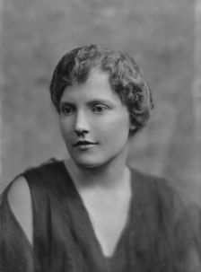 Whitley, Marion, Miss, portrait photograph, 1916. Creator: Arnold Genthe