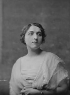 Wichel, William, Mrs., portrait photograph, between 1911 and 1942. Creator: Arnold Genthe