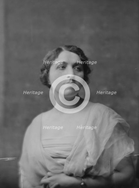 Wichel, William, Mrs., portrait photograph, between 1911 and 1942. Creator: Arnold Genthe.
