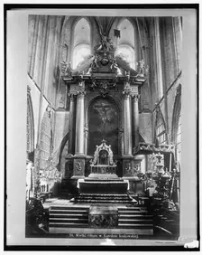 Wielki Oltarz w Katredrze krakowskiej, between 1910 and 1920. Creator: Harris & Ewing