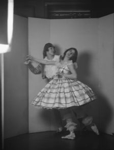Wilde and Jason, Misses, 1924 Apr. 12. Creator: Arnold Genthe