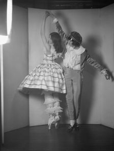 Wilde and Jason, Misses, 1924 Apr. 12. Creator: Arnold Genthe