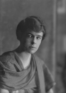 Wilkinson, Helen, Miss, portrait photograph, 1916 Apr. 27. Creator: Arnold Genthe