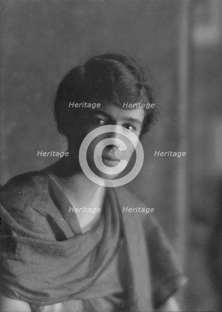 Wilkinson, Helen, Miss, portrait photograph, 1916 Apr. 27. Creator: Arnold Genthe.