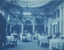 Willard Hotel - dining room, between 1901 and 1910. Creator: Frances Benjamin Johnston