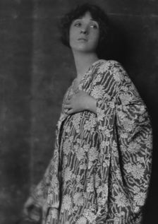 Willcox, Christine, Miss, portrait photograph, 1914 Aug. 17. Creator: Arnold Genthe