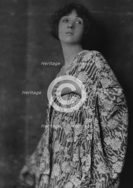 Willcox, Christine, Miss, portrait photograph, 1914 Aug. 17. Creator: Arnold Genthe.
