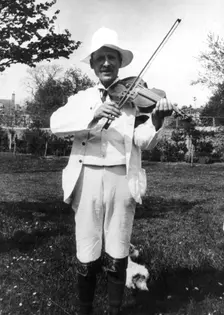 William Nathan Wells playing the fiddle, Oxfordshire, Whit Monday, 5 June 1911. Artist: Cecil Sharp