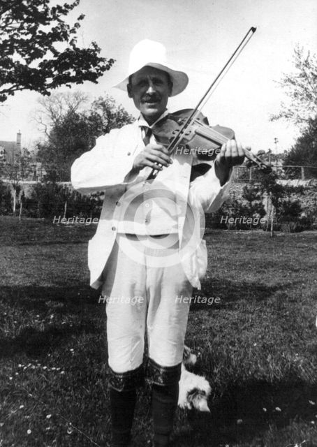 William Nathan Wells playing the fiddle, Oxfordshire, Whit Monday, 5 June 1911.  Artist: Cecil Sharp