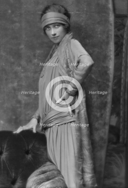 Williams, Harry, Mrs., portrait photograph, 1914 June 30. Creator: Arnold Genthe.
